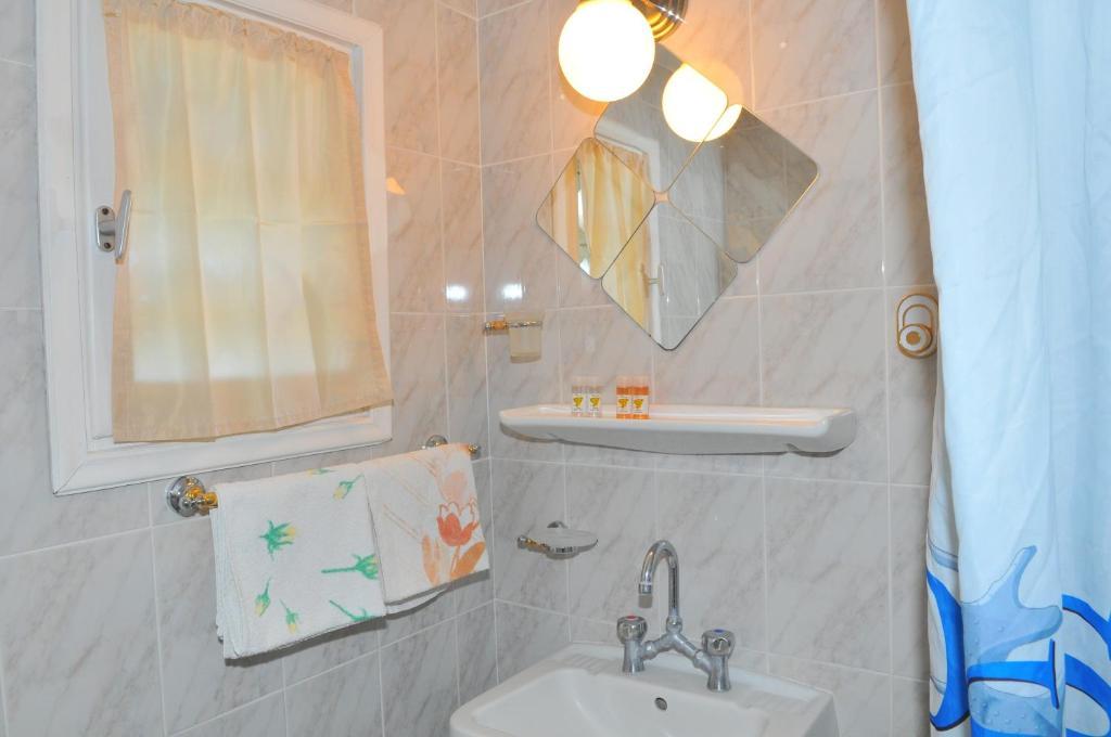 Oasis Hotel Theodoros & Litsa Galaris Agia Marina  외부 사진