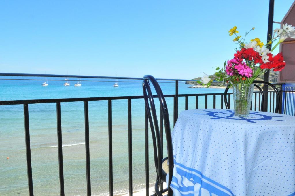Oasis Hotel Theodoros & Litsa Galaris Agia Marina  외부 사진