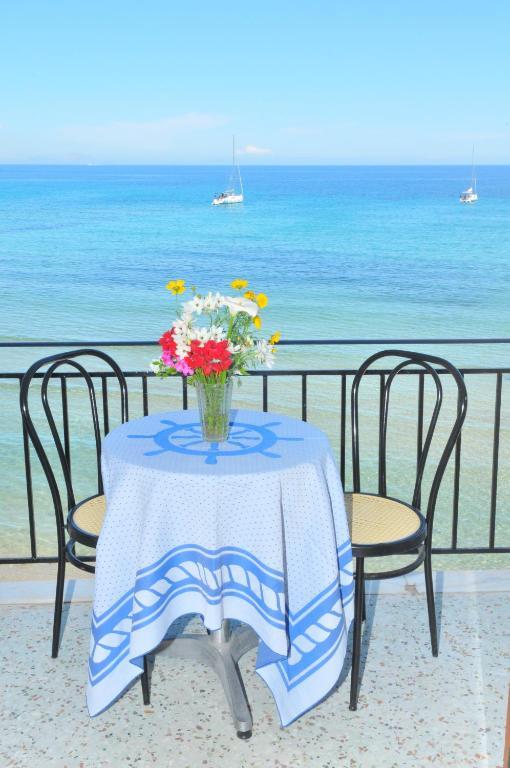Oasis Hotel Theodoros & Litsa Galaris Agia Marina  외부 사진